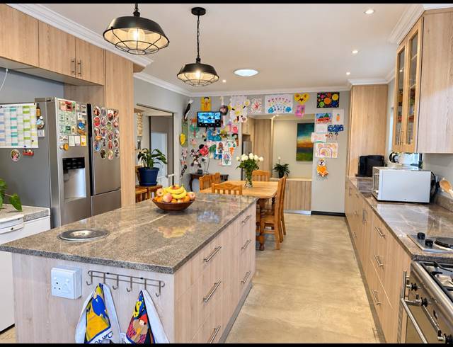4 BEDROOM FREEHOLD TO LET IN RANDPARK RIDGE
